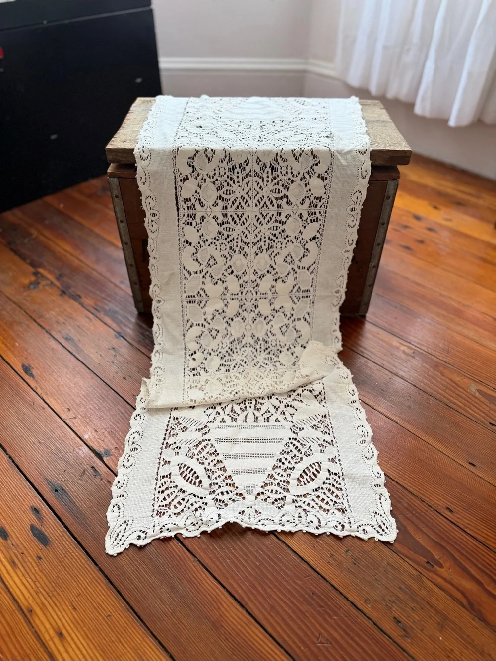 Antique Battenberg lace table runner 15x43”